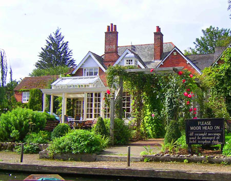 Moulsford - Beetle & Wedge - H.G.Wells, John Galsworthy, Jerome K. Jerome